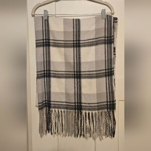 Hollister Plaid Gray and Black Scarf